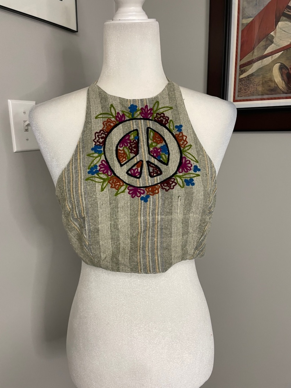 LakHays Peace Sign Cropped Halter Top M/L tie back open hippie boho cotton